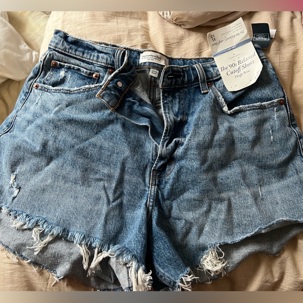 Abercrombie and Fitch - 90’s Relaxed Cuttoff Denim shorts - Curve Love brand new